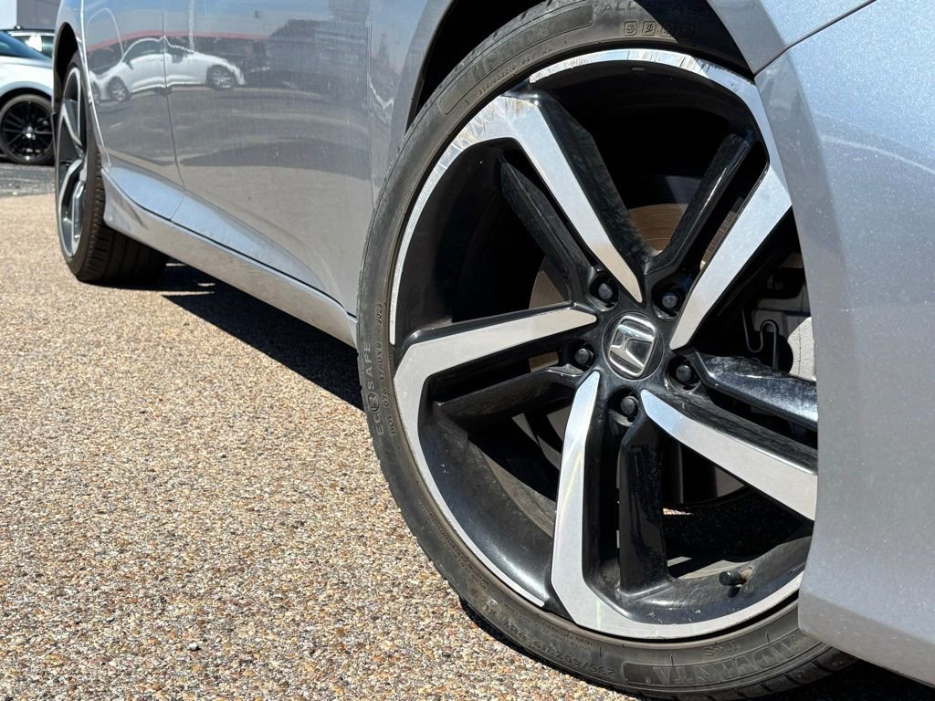 2018 Honda Accord Sport 2.0T photo 2