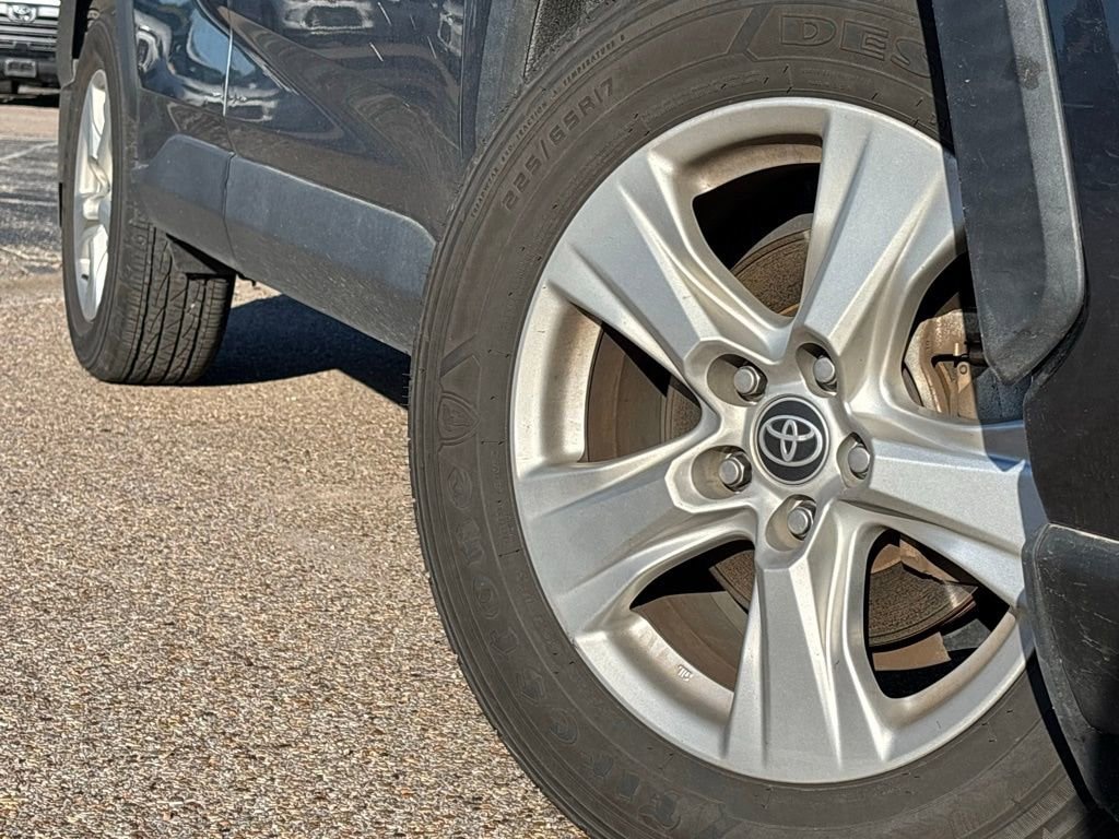 Used 2021 Toyota RAV4 XLE SUV