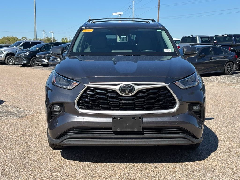 2020 Toyota Highlander XLE photo 2