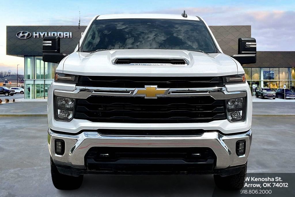 2024 Chevrolet Silverado 2500HD LT photo 3