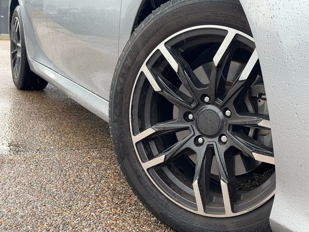 2020 Toyota Camry LE photo 2