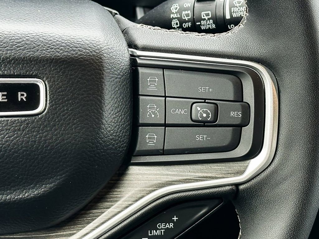 2024 Jeep Wagoneer L Series III - Photo 17