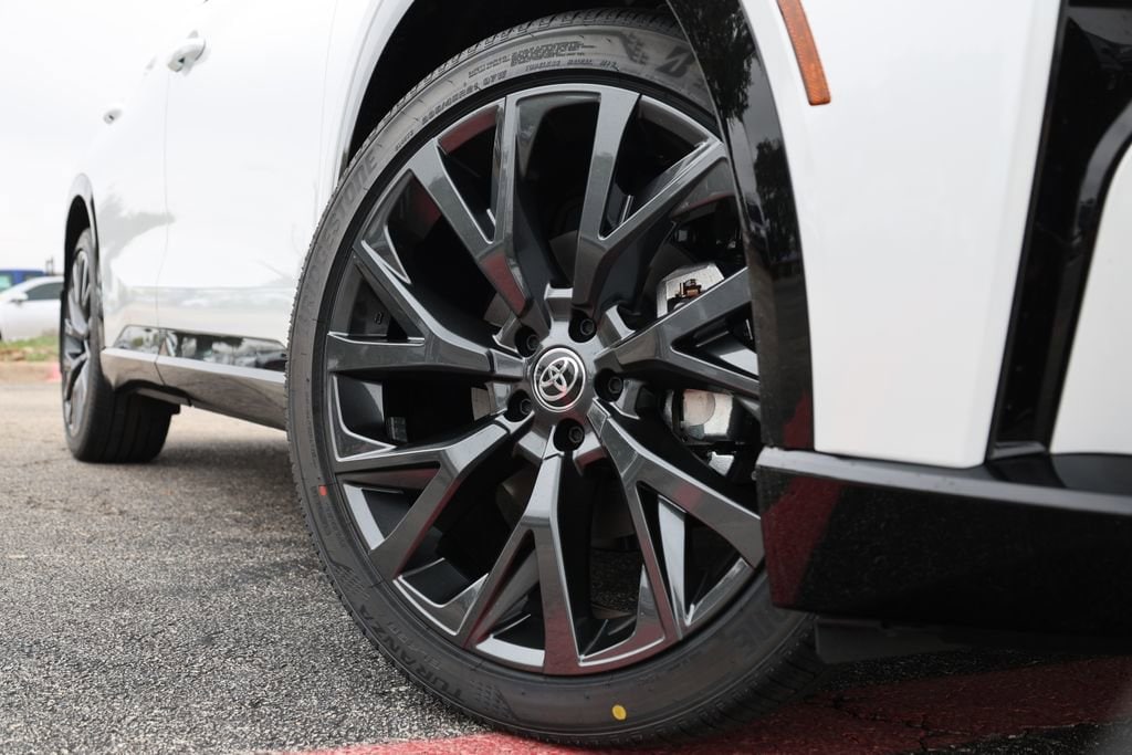 New 2025 Toyota Crown Signia Limited LIMITED