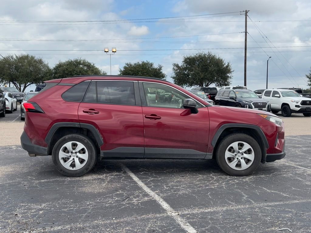 2019 Toyota RAV4 LE photo 3