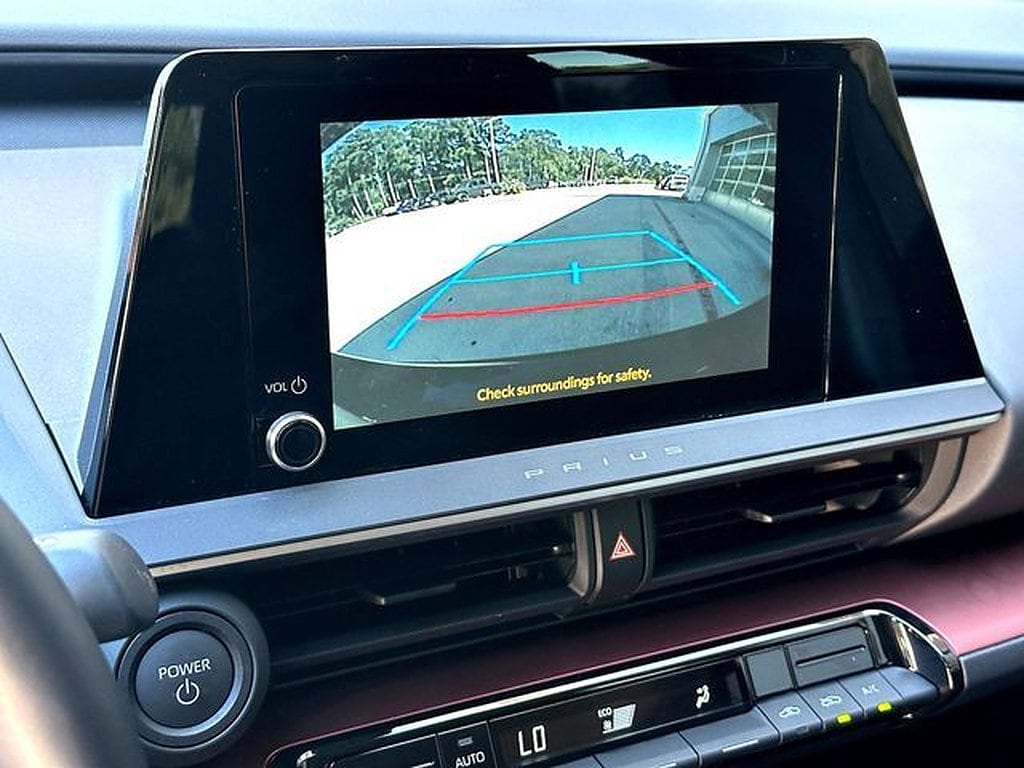 2025 Toyota Prius SE - Photo 14