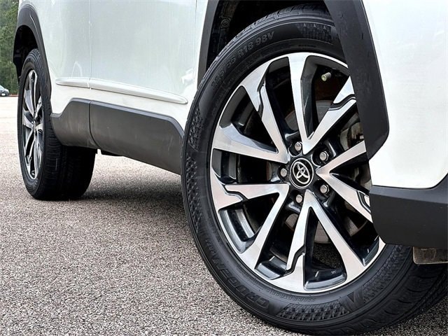 Used 2022 Toyota Corolla Cross XLE with VIN 7MUDAAAG3NV001010 for sale in Huntsville, TX