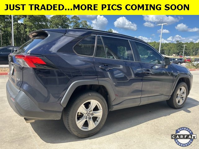 2020 Toyota RAV4 XLE photo 3