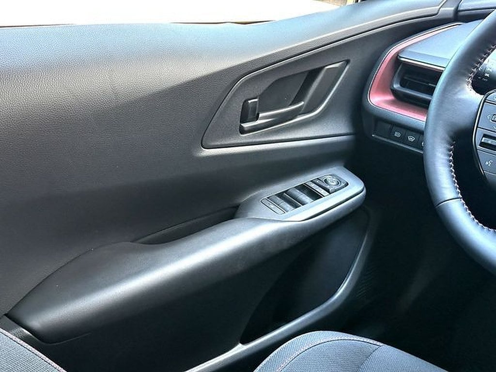 2025 Toyota Prius SE - Photo 26