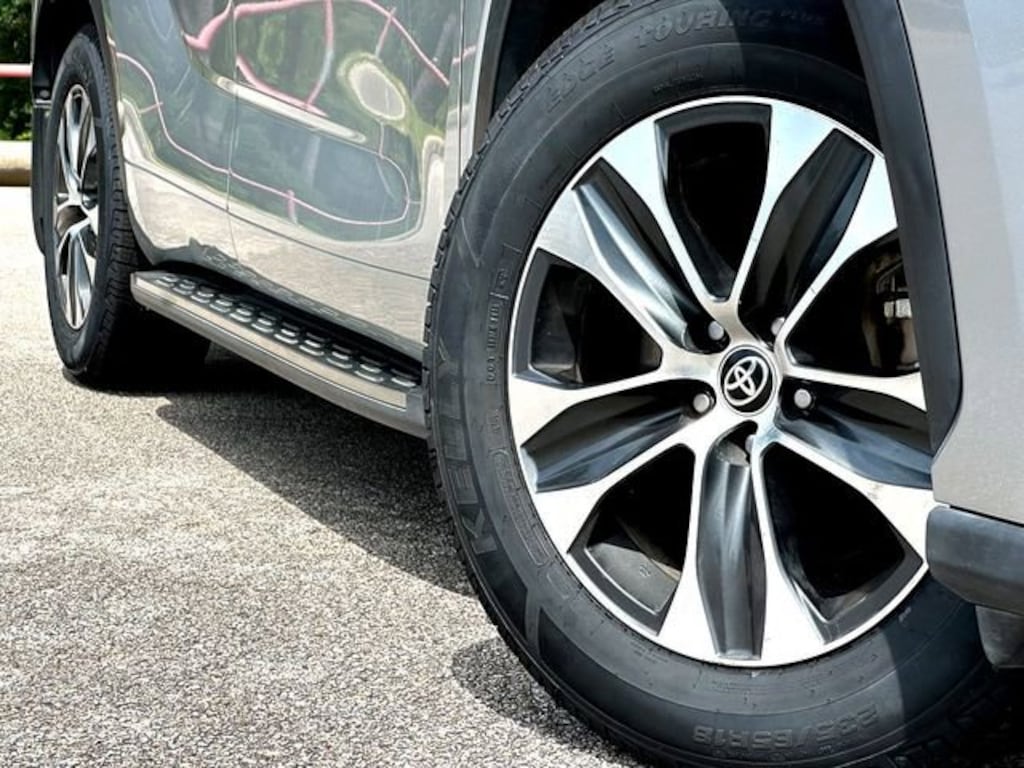 Used 2022 Toyota Highlander Hybrid XLE SUV
