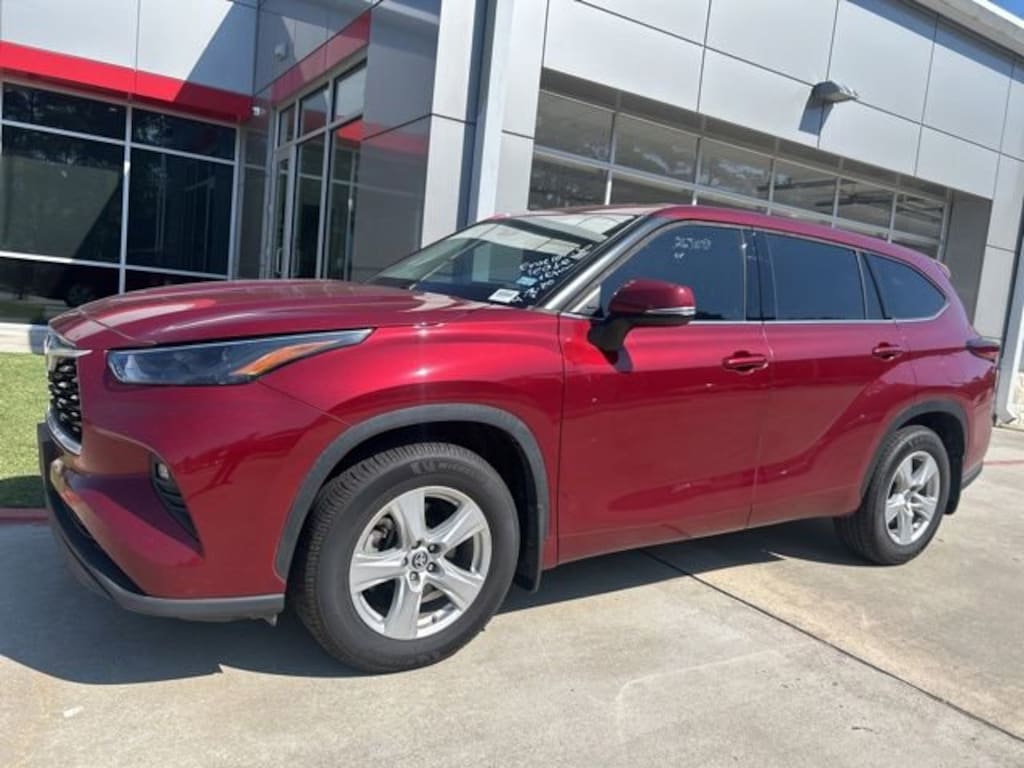 Used 2022 Toyota Highlander LE SUV