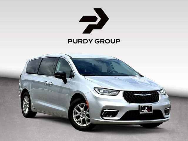 2024 Chrysler Pacifica Touring L's photo