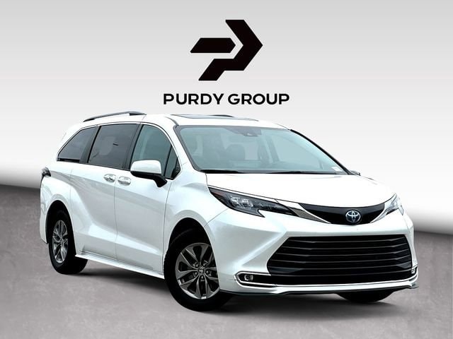 2024 Toyota Sienna XLE 8-Passenger Hybrid FWD's photo
