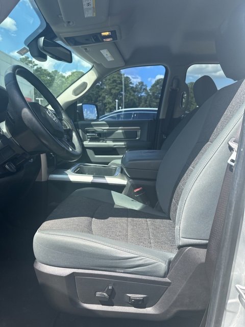 2016 Ram 1500 SLT photo 3