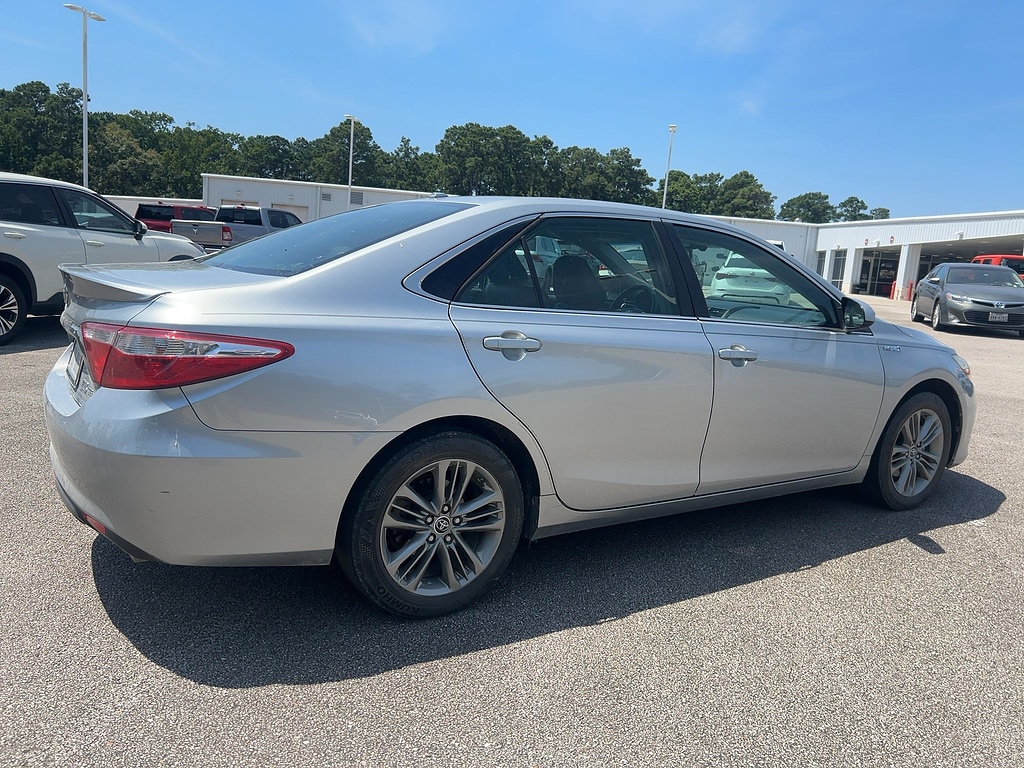 Used 2015 Toyota Camry Hybrid SE Sedan