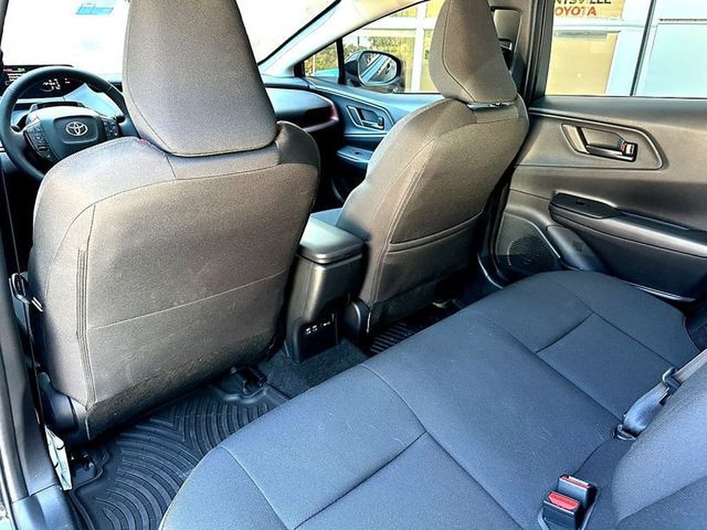 2025 Toyota Prius SE - Photo 19