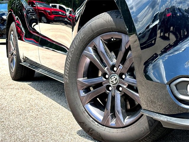 2024 Toyota Sienna Woodland Edition photo 2