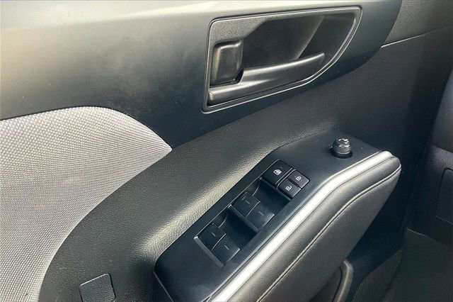 2024 Toyota Highlander LE - Photo 40