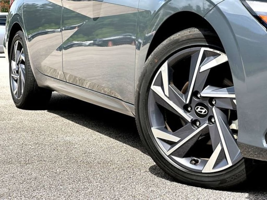 Used 2025 Hyundai Elantra Limited Sedan