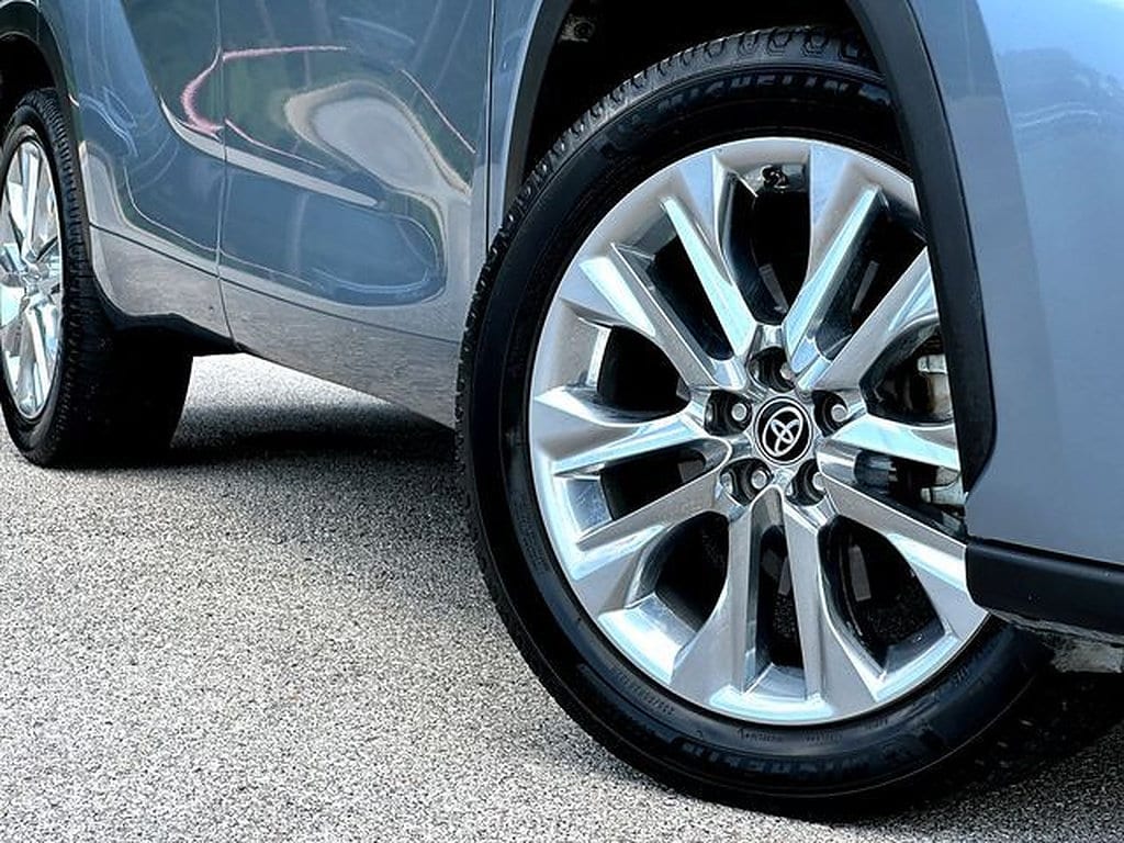Used 2023 Toyota Highlander Limited SUV
