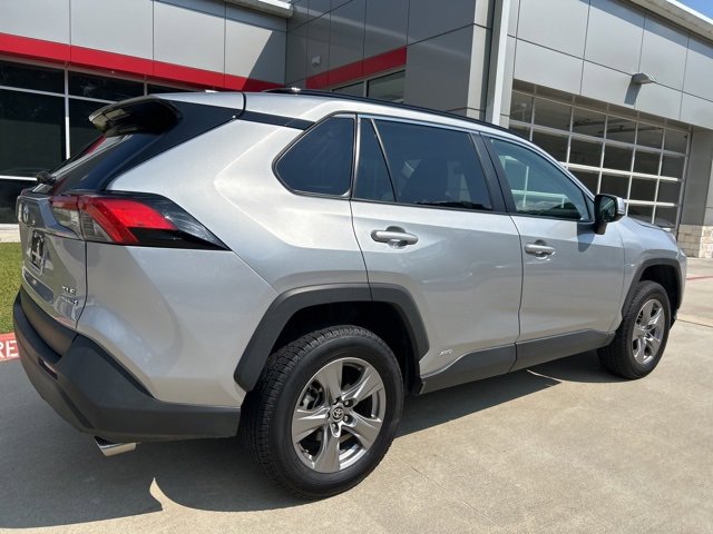 2024 Toyota RAV4 Hybrid XLE photo 4