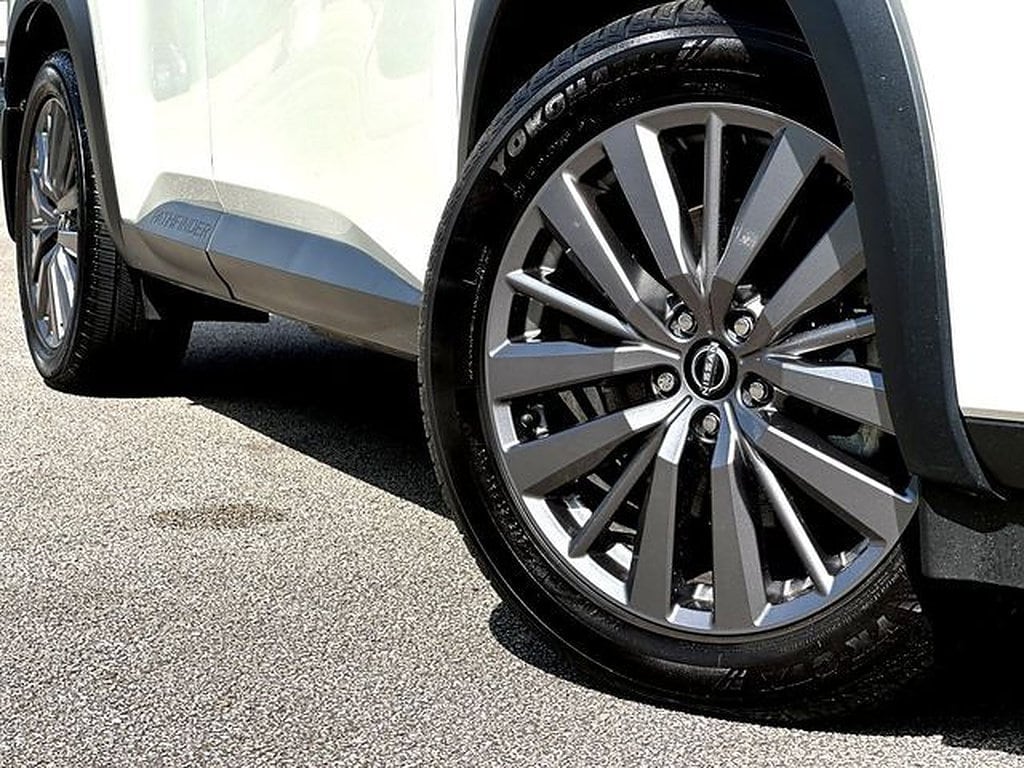 Used 2024 Nissan Pathfinder SL SUV