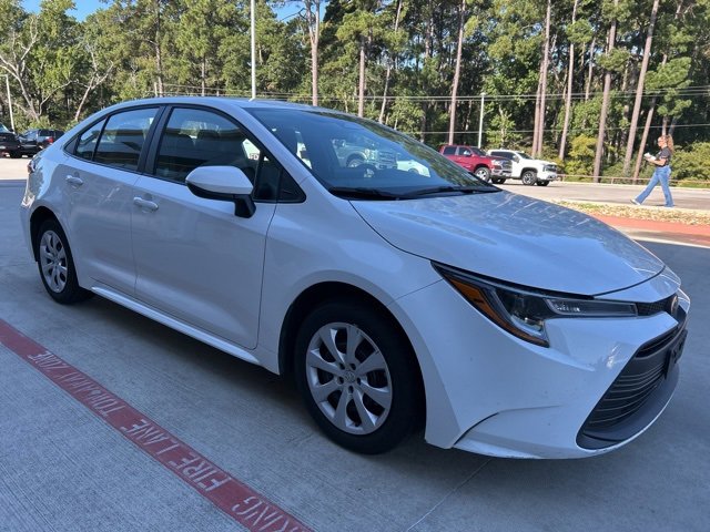 2024 Toyota Corolla LE photo 3