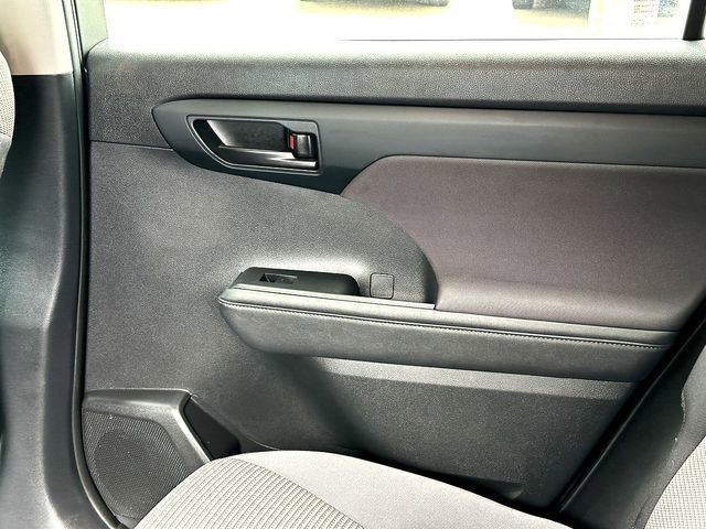 2024 Toyota Highlander LE - Photo 19