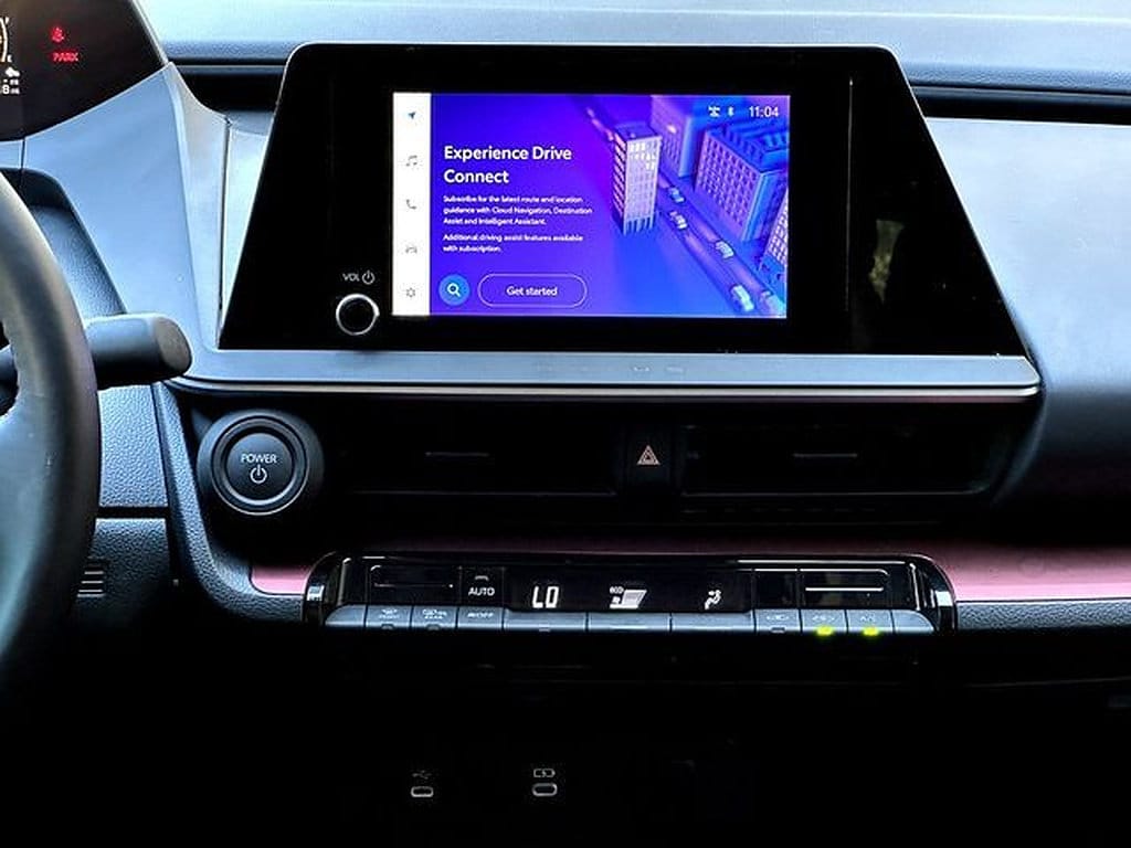 2025 Toyota Prius SE - Photo 28