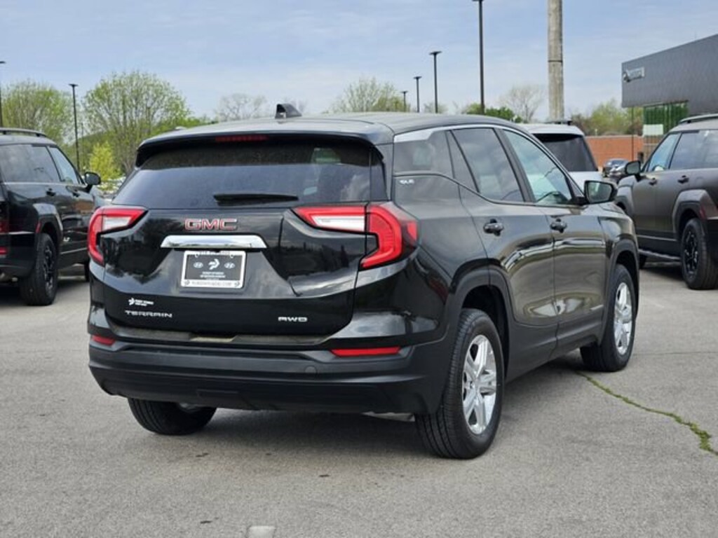 Used 2024 GMC Terrain SLE SUV