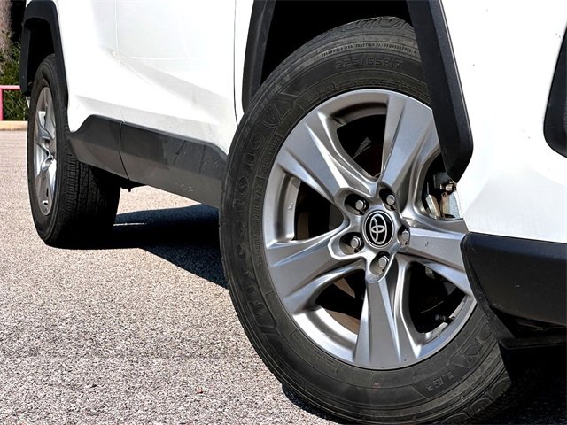2024 Toyota RAV4 XLE photo 2