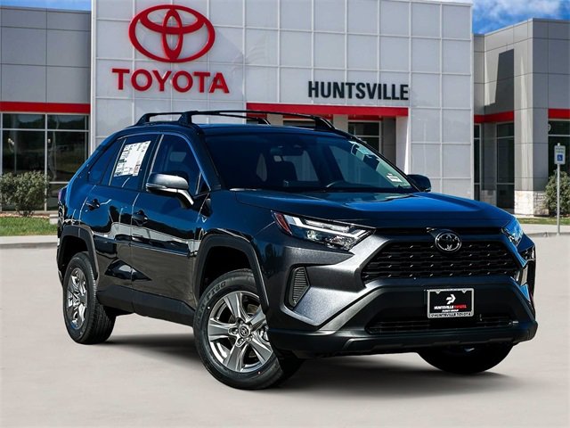 2025 Toyota RAV4 XLE's photo