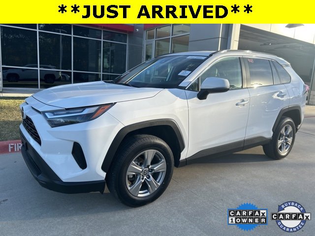 2024 Toyota RAV4 XLE's photo