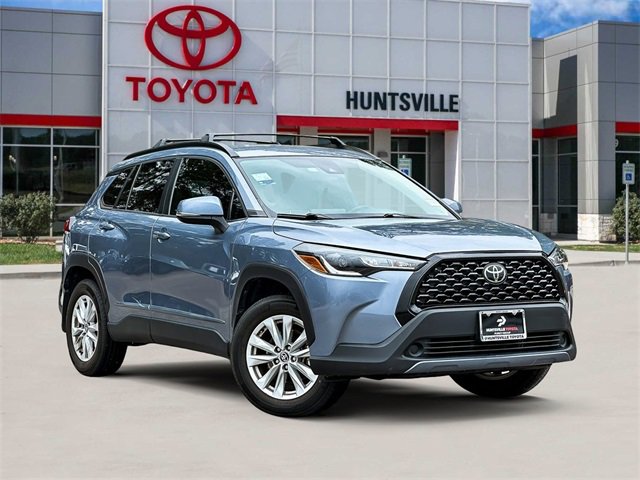 2022 Toyota Corolla Cross LE's photo