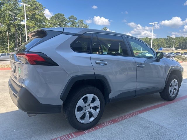 2023 Toyota RAV4 LE photo 4