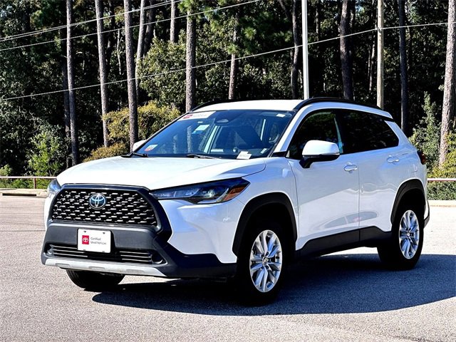 2024 Toyota Corolla Cross LE photo 3