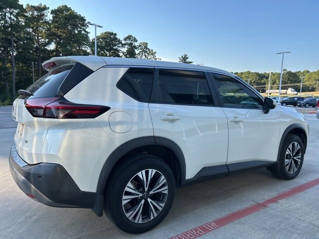 2022 Nissan Rogue SV photo 2
