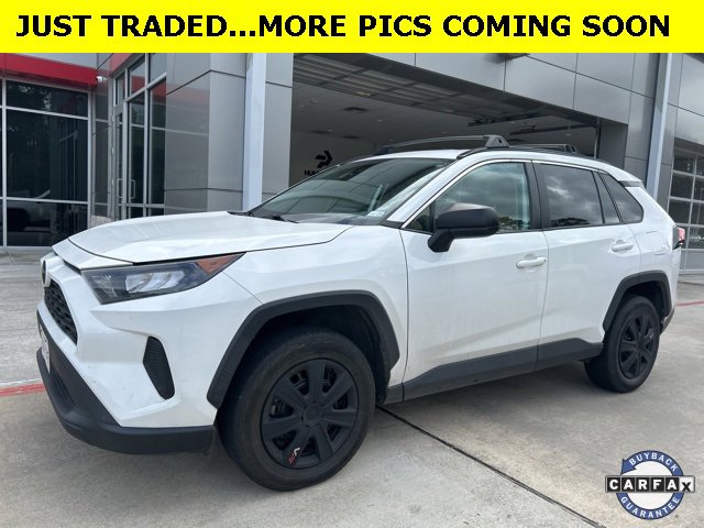 2019 Toyota RAV4 LE's photo