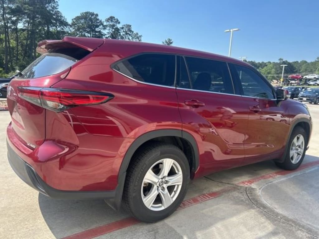 Used 2022 Toyota Highlander LE SUV