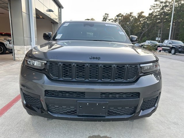 2023 Jeep Grand Cherokee Laredo photo 2