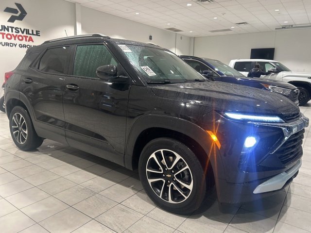 2025 Chevrolet Trailblazer LT photo 2