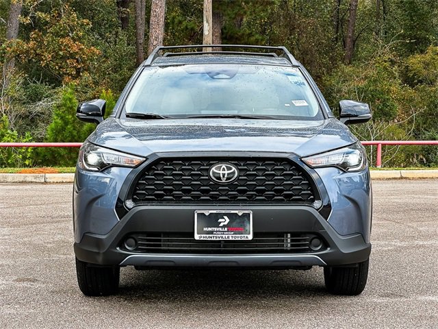 2025 Toyota Corolla Cross LE photo 3