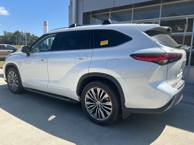 2022 Toyota Highlander Platinum photo 3
