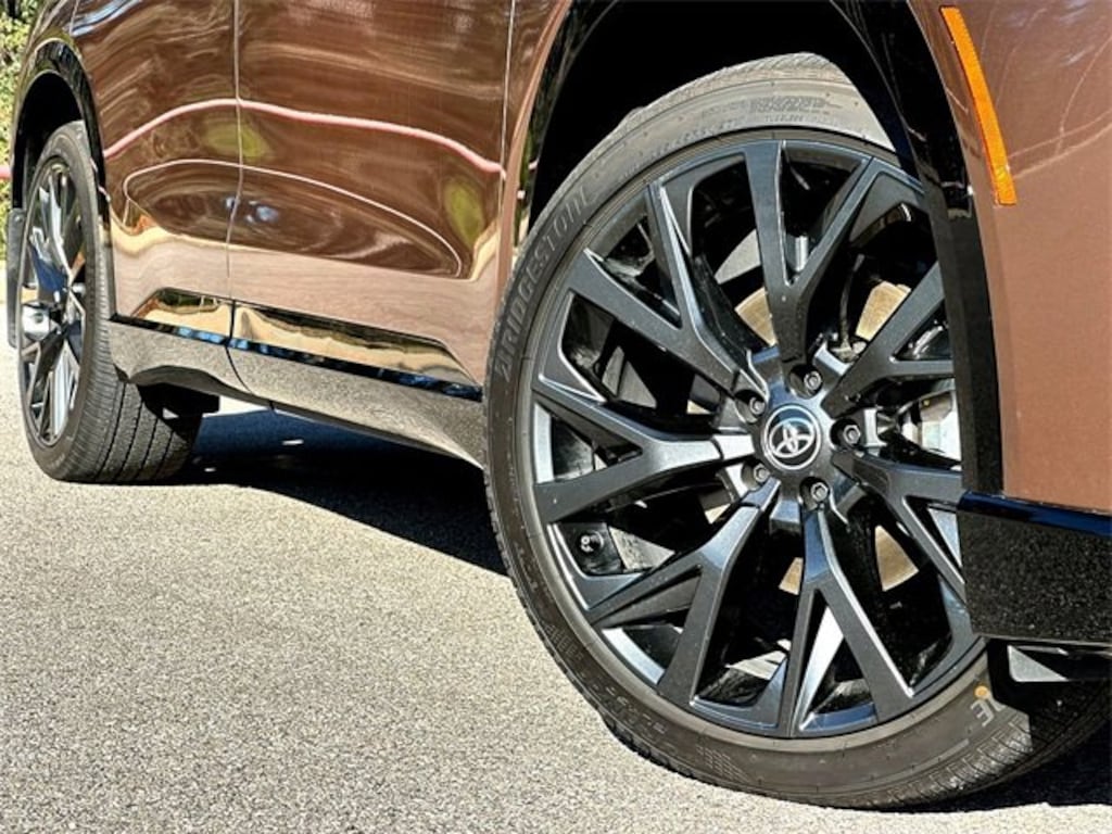 New 2025 Toyota Crown Signia Limited LIMITED