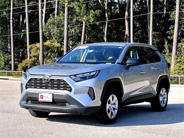 2023 Toyota RAV4 LE photo 3
