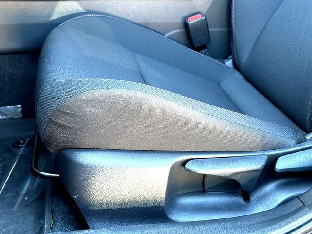 2025 Toyota Prius SE - Photo 12