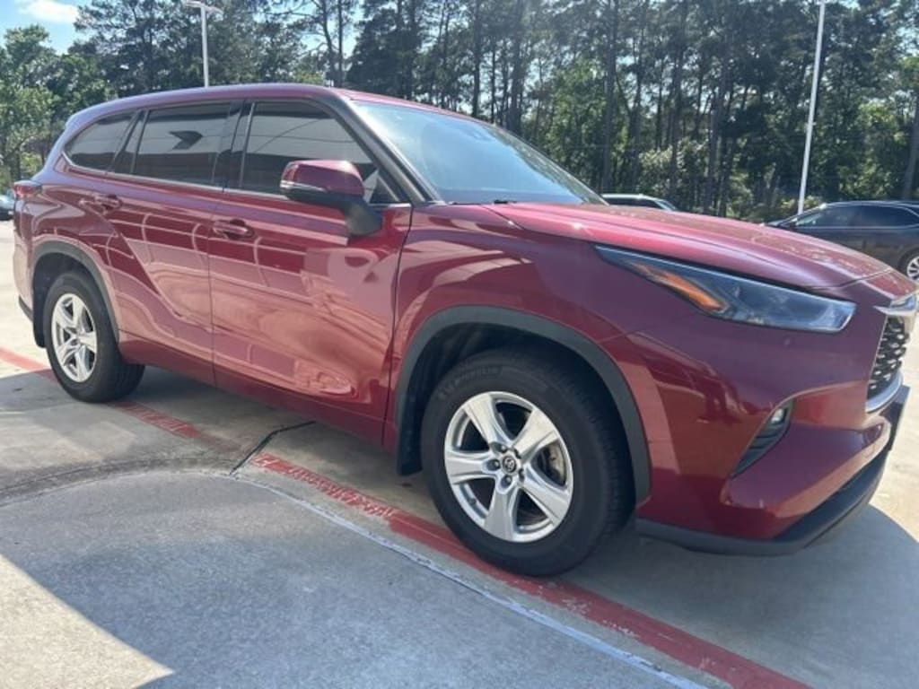 Used 2022 Toyota Highlander LE SUV