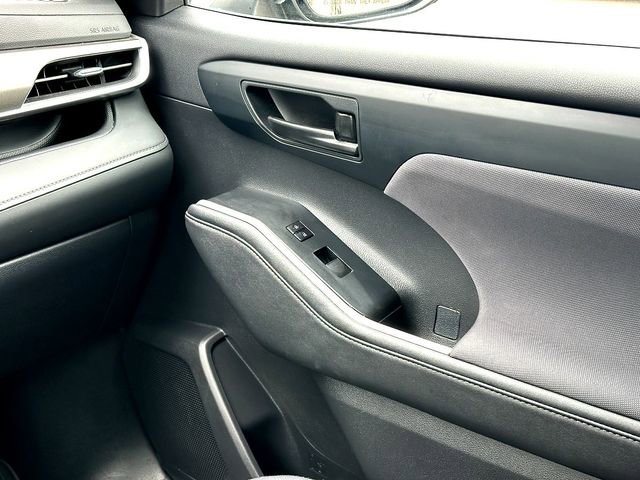 2024 Toyota Highlander LE - Photo 28