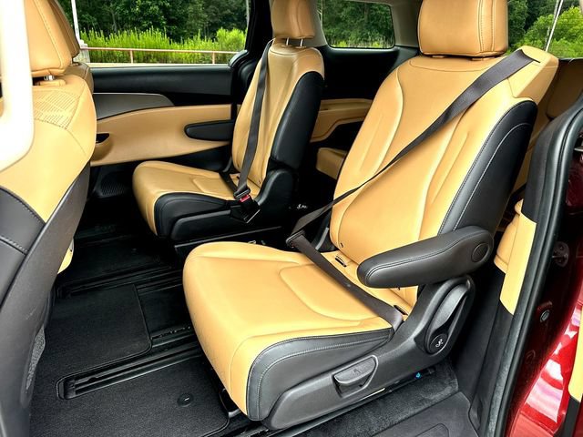 2024 Kia Carnival LX Seat Pkg - Photo 18