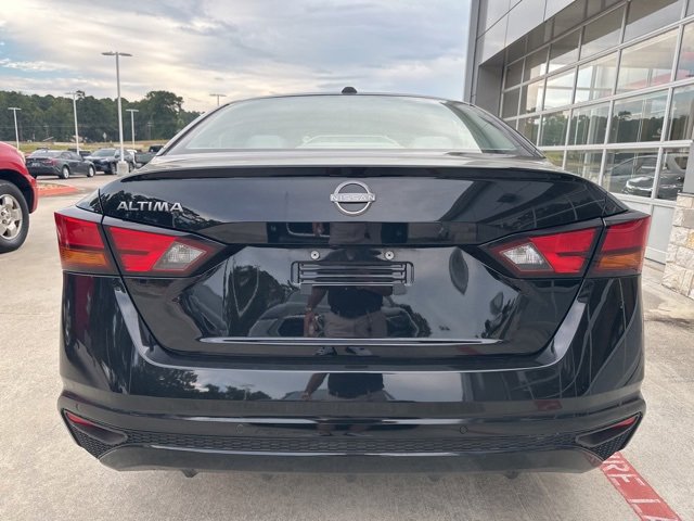 2025 Nissan Altima SV photo 2