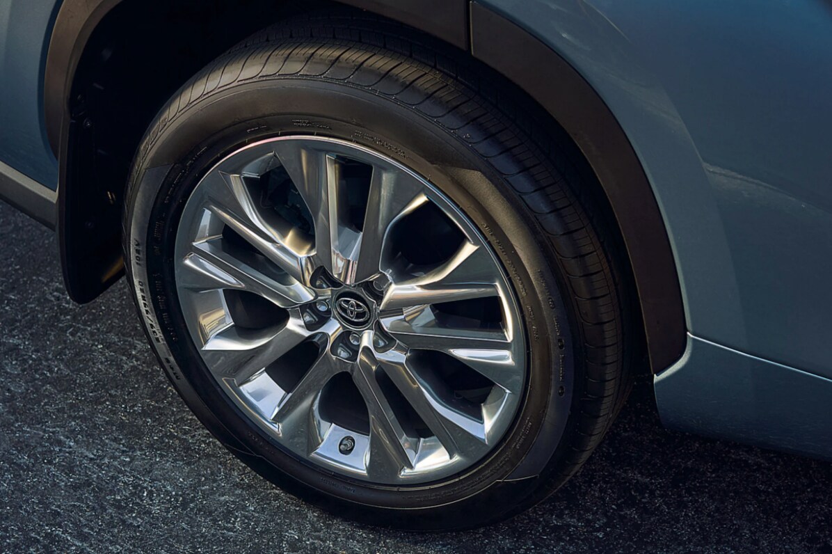 Signs that your vehicle needs Alignment Services | Huntsville, TX